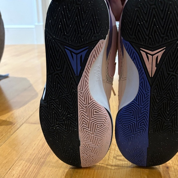 Nike Cream and Pink Athletic Shoes - Picture 4 of 5